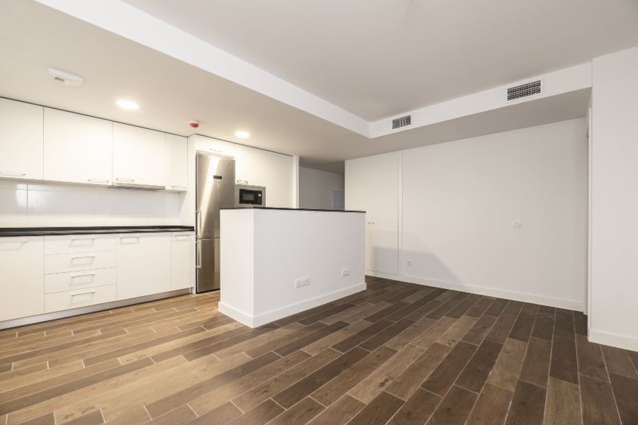 Montaż jednostki klimatyzacji kanałowej i układu kanałów w domu